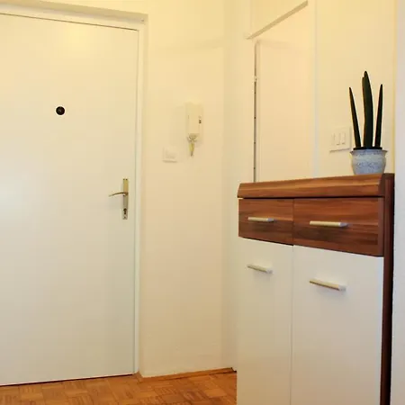 Apartment Luwiana *